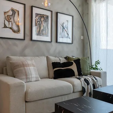 아파트 Luna - Homely W Balcony In 라르나카