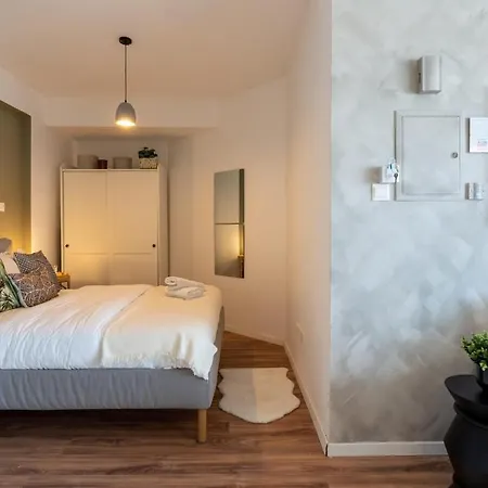 Luna - Homely W Balcony In 라르나카