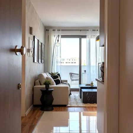 아파트 Luna - Homely W Balcony In *