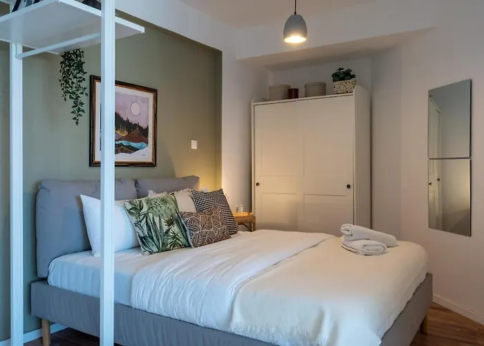 Luna - Homely W Balcony In