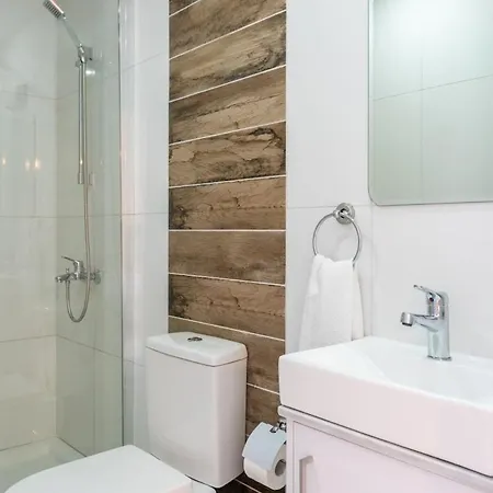 Luna - Homely W Balcony In Appartamento *