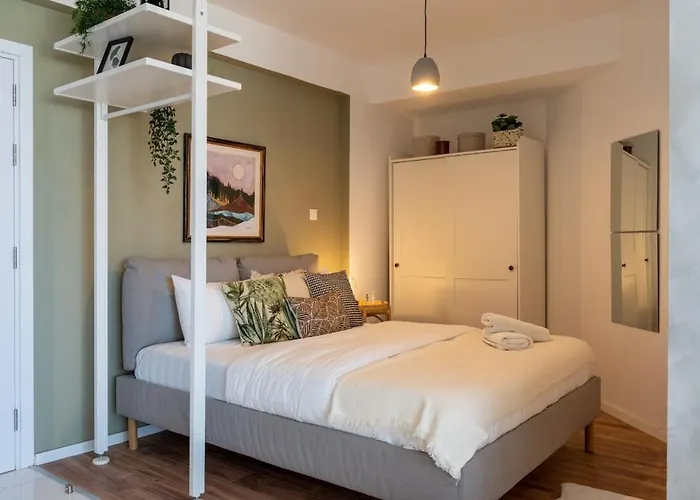 Luna - Homely W Balcony In Larnaca