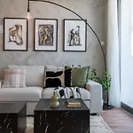 Apartamento Luna - Homely W Balcony In