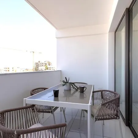 Luna - Homely W Balcony In 公寓 *